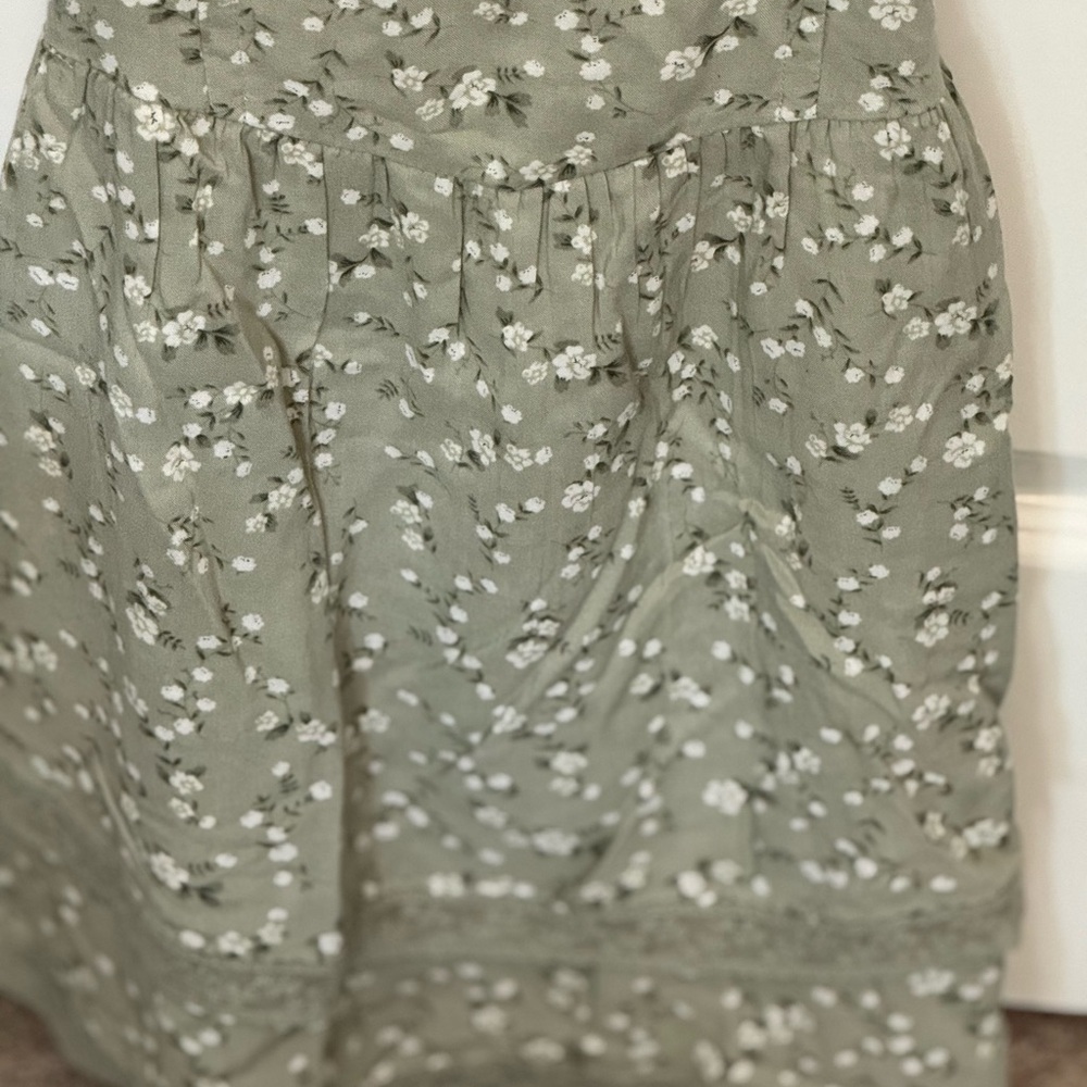 NWT-Hollister Green Mini Sundress With Embellished Flowers, Womens (XS) Clothing - Picture 10 of 13